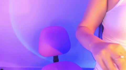 Snapshot of shelly_rohades chatting on October 2025 02:11:02 AM online show from October 2025 02:11:02 AM