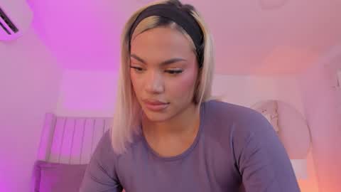 shelynna_azzul online show from February 2026 08:28:01 PM