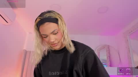 shelynna_azzul online show from April 2026 08:09:01 PM