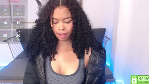 Snapshot of shenna_brunette_ chatting on February 2025 01:03:02 PM Shenna online show from February 2025 01:03:02 PM