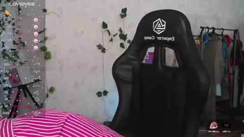 Snapshot of sheslike_firstlove chatting on October 2025 02:58:02 PM Vanessa online show from October 2025 02:58:02 PM