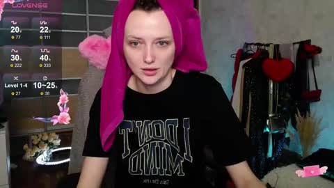 Snapshot of sheslike_firstlove chatting on November 2025 08:57:02 AM Vanessa online show from November 2025 08:57:02 AM