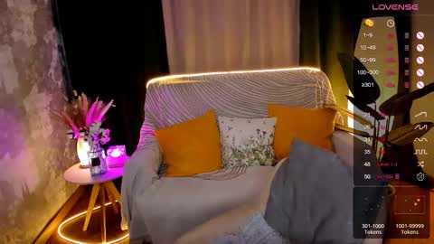 Hello guys my name is Aemilia online show from November 2025 08:53:02 AM