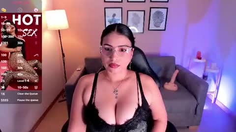 Snapshot of sheyla_hills_ chatting on June 2026 03:53:02 AM Sheyla online show from June 2026 03:53:02 AM