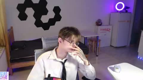 shiromy_ online show from November 2025 10:30:02 PM