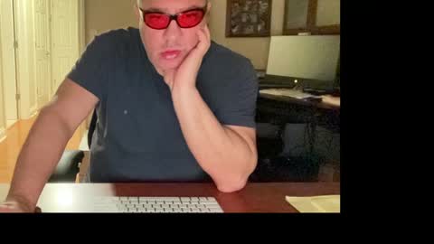 Chicago Guy online show from April 2026 03:43:02 AM