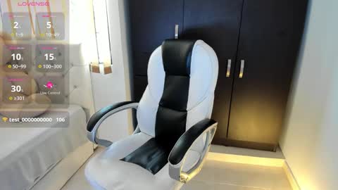 Nahomy online show from October 2025 05:20:02 PM