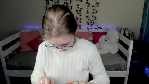 shy_elina01 online show from October 2025 10:26:01 AM