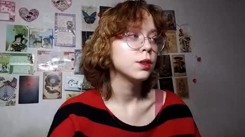 Snapshot of shy_kiss_twinkle_bloop chatting on October 2025 01:23:01 PM Milena online show from October 2025 01:23:01 PM