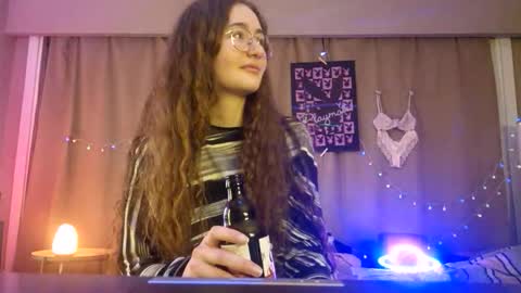 Shy Night Bat online show from April 2026 07:16:01 PM