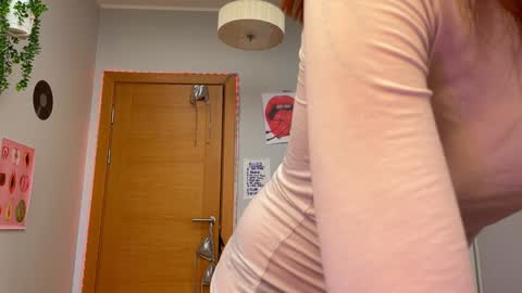 Snapshot of shybella_girl chatting on December 2024 09:50:02 AM Bella online show from December 2024 09:50:02 AM