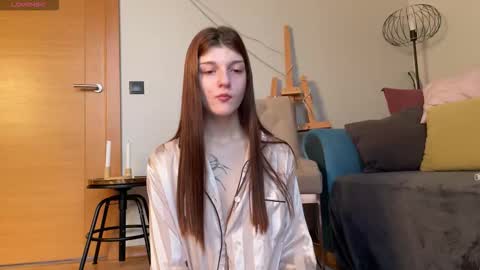 Snapshot of shybella_girl chatting on October 2025 06:44:02 AM Bella online show from October 2025 06:44:02 AM