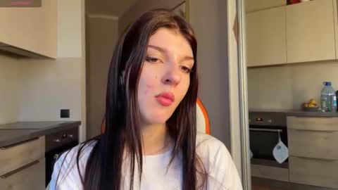Snapshot of shybella_girl chatting on October 2025 06:54:01 AM Bella online show from October 2025 06:54:01 AM