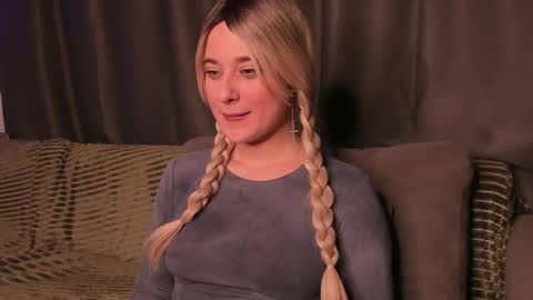 Mary online show from October 2025 09:35:02 PM