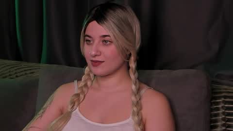 Mary online show from October 2025 09:35:02 PM