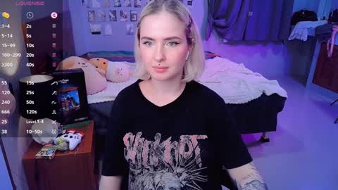 Snapshot of shyfoxxxy chatting on December 2024 07:36:01 PM Effie online show from December 2024 07:36:01 PM
