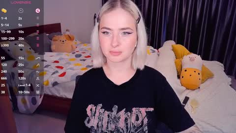 Snapshot of shyfoxxxy chatting on December 2024 08:26:01 AM Effie online show from December 2024 08:26:01 AM