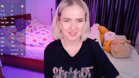 Snapshot of shyfoxxxy chatting on December 2024 11:29:02 AM Effie online show from December 2024 11:29:02 AM