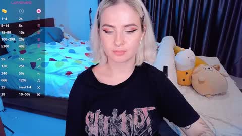 Snapshot of shyfoxxxy chatting on December 2024 03:54:02 PM Effie online show from December 2024 03:54:02 PM