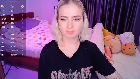 Snapshot of shyfoxxxy chatting on December 2024 02:39:02 PM Effie online show from December 2024 02:39:02 PM