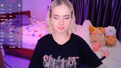 Snapshot of shyfoxxxy chatting on December 2024 05:04:02 PM Effie online show from December 2024 05:04:02 PM