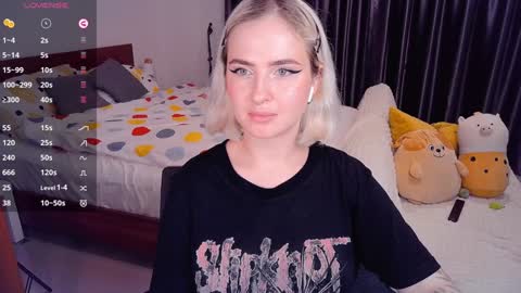 Snapshot of shyfoxxxy chatting on December 2024 08:26:02 PM Effie online show from December 2024 08:26:02 PM