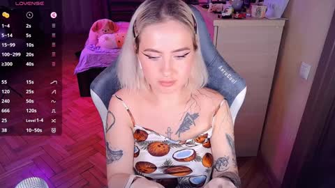 Snapshot of shyfoxxxy chatting on December 2024 07:08:02 PM Effie online show from December 2024 07:08:02 PM