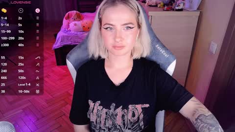 Snapshot of shyfoxxxy chatting on December 2024 10:24:02 PM Effie online show from December 2024 10:24:02 PM