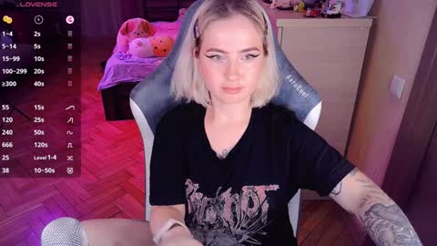 Snapshot of shyfoxxxy chatting on December 2024 01:28:02 AM Effie online show from December 2024 01:28:02 AM