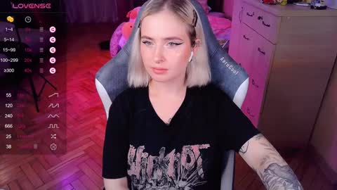 Snapshot of shyfoxxxy chatting on December 2024 05:29:02 PM Effie online show from December 2024 05:29:02 PM
