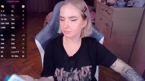 Snapshot of shyfoxxxy chatting on January 2025 09:18:01 PM Effie online show from January 2025 09:18:01 PM