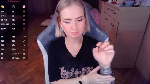 Snapshot of shyfoxxxy chatting on January 2025 05:42:02 PM Effie online show from January 2025 05:42:02 PM