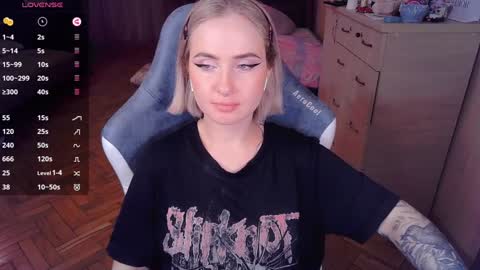 Snapshot of shyfoxxxy chatting on January 2025 08:43:01 PM Effie online show from January 2025 08:43:01 PM