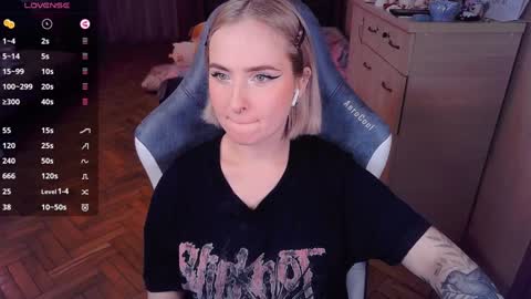 Snapshot of shyfoxxxy chatting on January 2025 07:34:01 PM Effie online show from January 2025 07:34:01 PM
