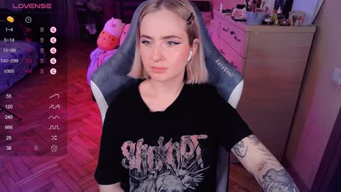 Snapshot of shyfoxxxy chatting on January 2025 08:21:01 PM Effie online show from January 2025 08:21:01 PM