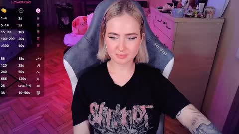 Snapshot of shyfoxxxy chatting on January 2025 10:24:01 PM Effie online show from January 2025 10:24:01 PM