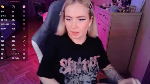 Snapshot of shyfoxxxy chatting on January 2025 10:22:01 PM Effie online show from January 2025 10:22:01 PM