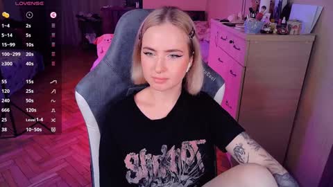 Snapshot of shyfoxxxy chatting on January 2025 01:22:02 AM Effie online show from January 2025 01:22:02 AM