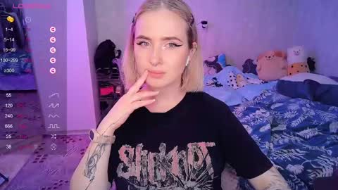 Snapshot of shyfoxxxy chatting on February 2025 07:52:01 PM Effie online show from February 2025 07:52:01 PM