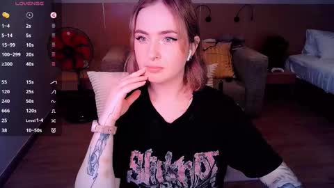 Snapshot of shyfoxxxy chatting on March 2025 12:48:02 PM Effie online show from March 2025 12:48:02 PM