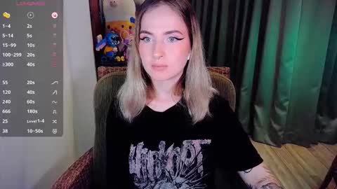 Snapshot of shyfoxxxy chatting on September 2025 09:02:01 AM Effie online show from September 2025 09:02:01 AM