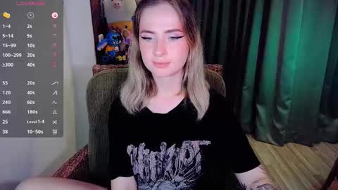 Snapshot of shyfoxxxy chatting on September 2025 06:13:02 PM Effie online show from September 2025 06:13:02 PM