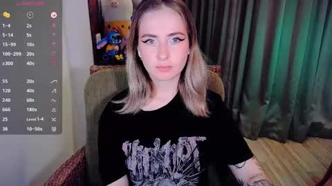 Snapshot of shyfoxxxy chatting on October 2025 05:38:02 AM Effie online show from October 2025 05:38:02 AM