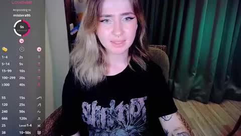 Snapshot of shyfoxxxy chatting on October 2025 06:28:02 PM Effie online show from October 2025 06:28:02 PM