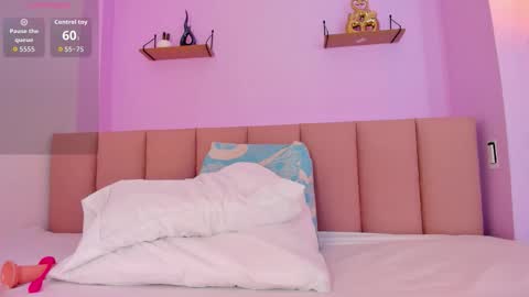 Snapshot of sienna_mg12 chatting on November 2025 12:05:02 PM sienna_mg12 online show from November 2025 12:05:02 PM