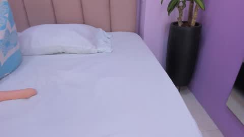 Snapshot of sienna_mg12 chatting on November 2025 11:57:02 AM sienna_mg12 online show from November 2025 11:57:02 AM