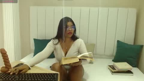 Sienna online show from October 2025 01:17:02 PM