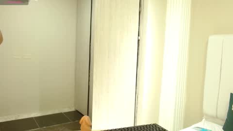 Sienna online show from October 2025 01:42:02 PM