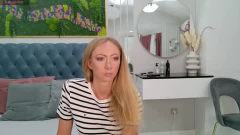 Sienna online show from September 2025 04:11:02 AM