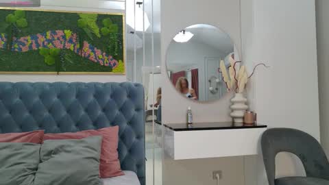 Sienna online show from September 2025 04:35:02 AM